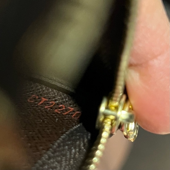 Brand New Authentic Louis Vuitton key cles/key pouch - Picture 4 of 4